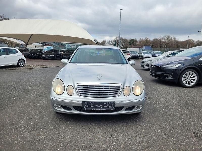 Gebraucht Mercedes E240 Elegance 177 PS (130 kW) 2002 Silber Limousine