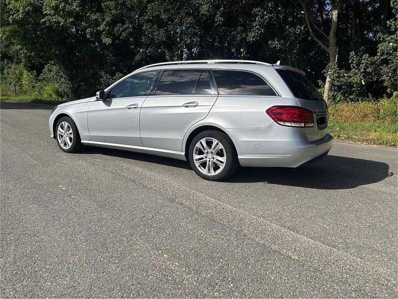 Silber Gebraucht 2013 Mercedes E200 Kombi | 13.400 € (Teuer) - Bild 1/4