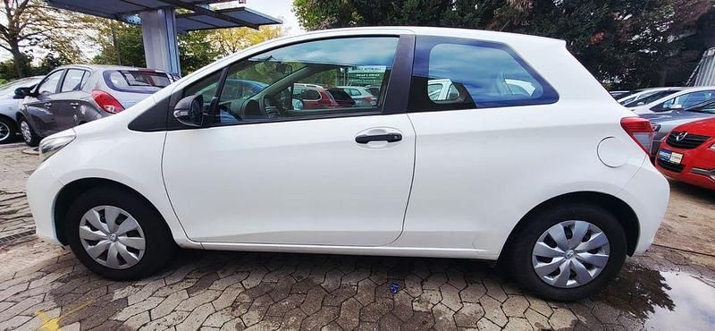 Weiß Gebraucht 2012 Toyota Yaris Basis Kleinwagen | 4.990 € (Fairer Preis) - Bild 1/1