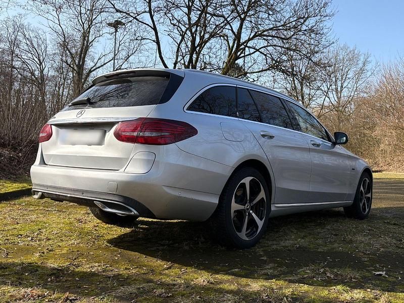 Gebraucht Mercedes C300e 306 PS (225 kW) 2021 Silber Kombi