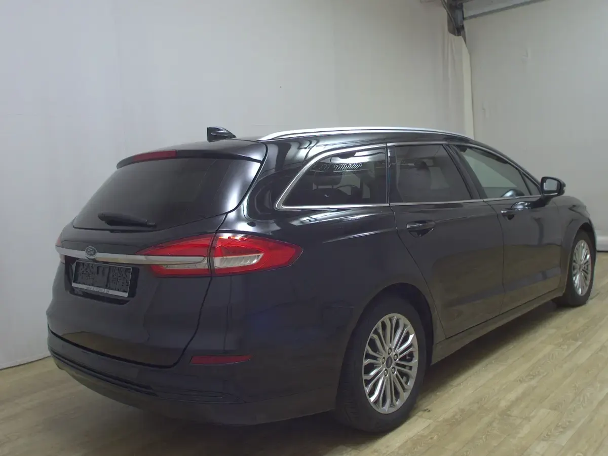 Gebraucht Ford Mondeo Titanium 150 PS (110 kW) 2021 Schwarz Limousine