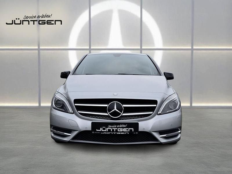 Gebraucht Mercedes B180 Night 122 PS (89 kW) 2013 Silber Kleinwagen