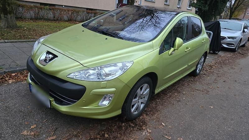 Grün Gebraucht 2008 Peugeot 308 Kleinwagen | 3.650 € (Fairer Preis) - Bild 1/4