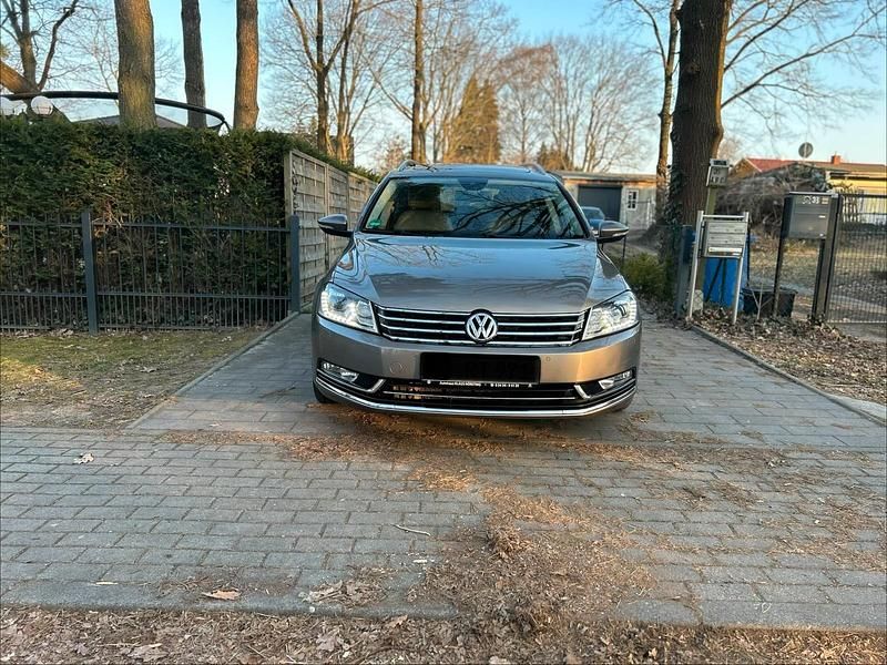 Gebraucht VW Passat Highline 170 PS (125 kW) 2012 Braun Kombi