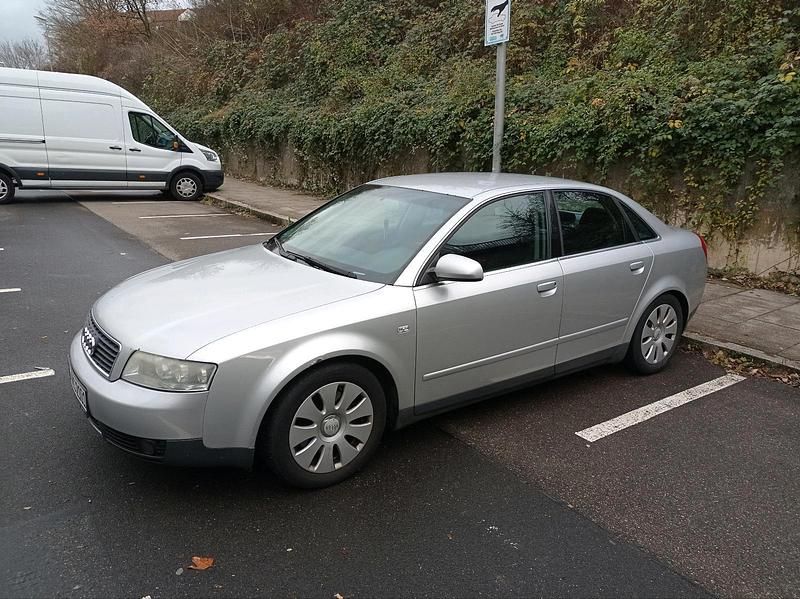Grau Gebraucht 2005 Audi A4 Limousine | 1.600 € (Guter Preis) - Bild 1/4