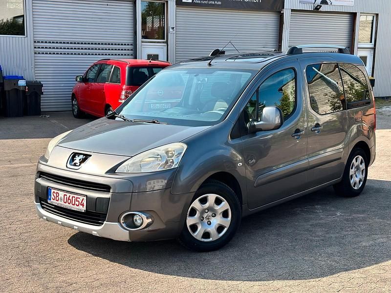 Grau Gebraucht 2011 Peugeot Partner Tepee Van / Kleinbus | 3.775 € - Bild 1/4