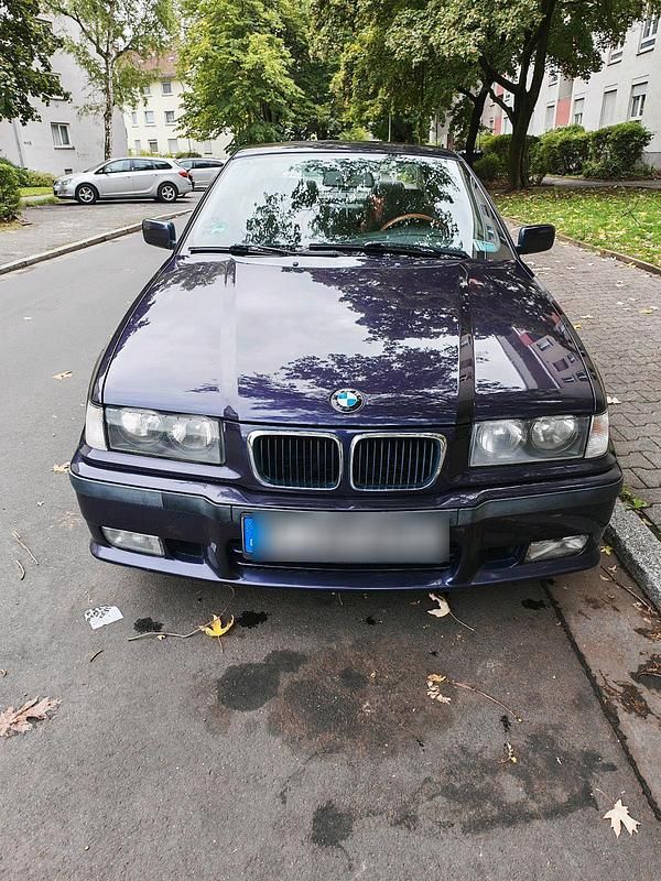 Violet Gebraucht 2025 BMW 316 M Sport Limousine | 2.999 € - Bild 1/4