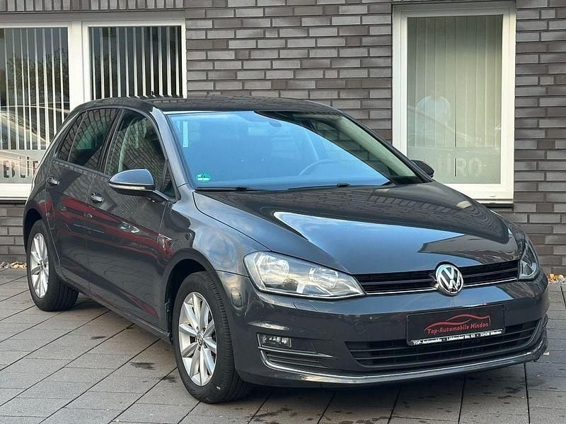 Gebraucht VW Golf VII LOUNGE 150 PS (110 kW) 2015 Uranograu/cinza urano Limousine