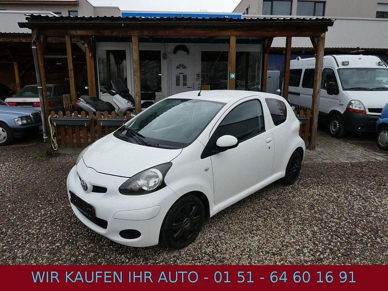 Gebraucht Toyota Aygo Cool 68 PS (50 kW) 2011 Weiß Kleinwagen