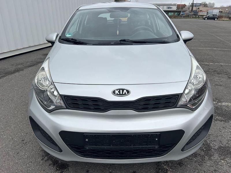 Gebraucht Kia Rio Attract 86 PS (63 kW) 2012 Silber Limousine
