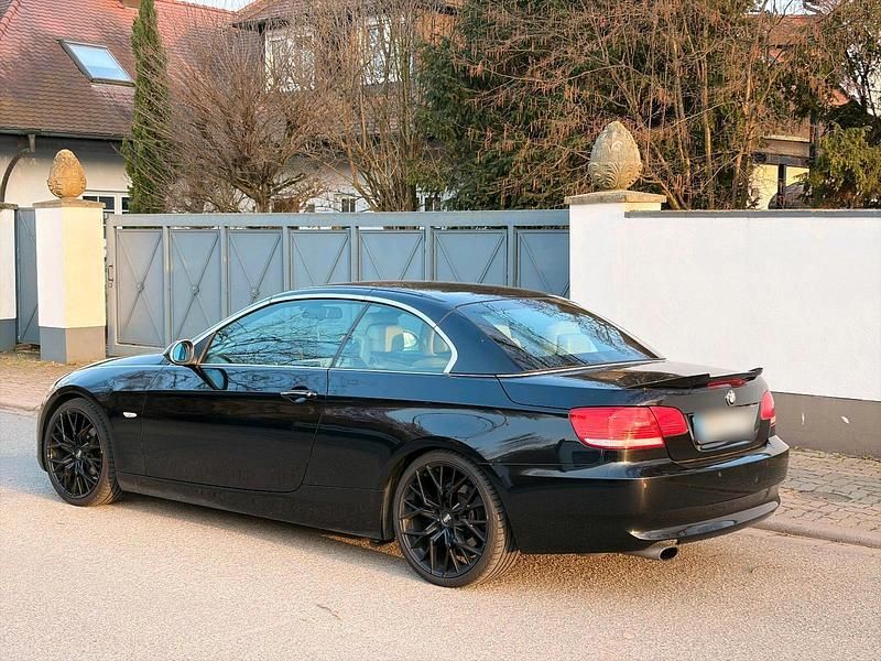 Gebraucht BMW 320 Cabriolet 170 PS (125 kW) 2008 Schwarz Cabrio