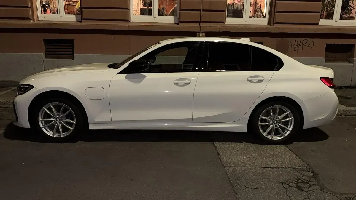 Gebraucht BMW 330e Shadowline 292 PS (214 kW) 2019 Weiß Limousine