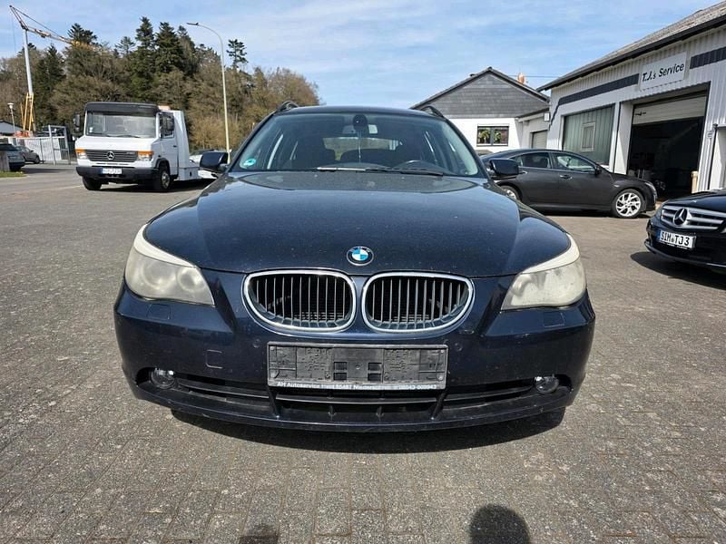 Gebraucht BMW 520 163 PS (119 kW) 2006 Blau Kombi