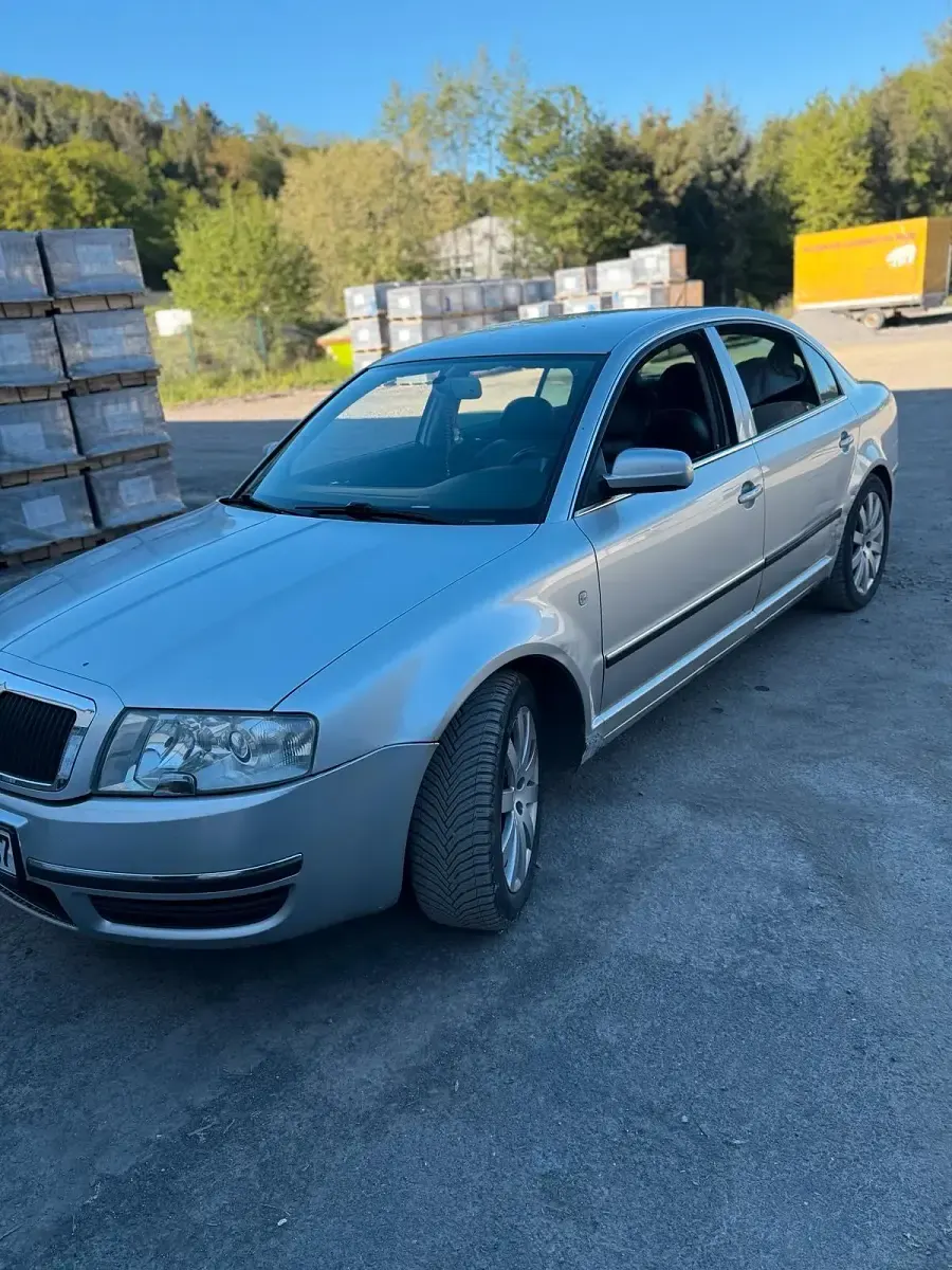 Gebraucht Skoda Superb 163 PS (119 kW) 2006 Silber Limousine