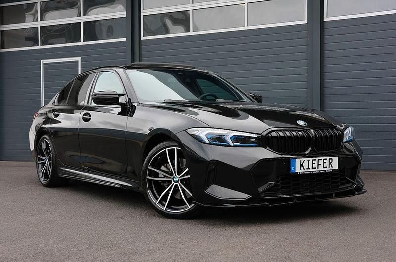 Black sapphire metallic (475) Gebraucht 2024 BMW 330 Performance Limousine | 39.950 € (Superpreis) - Bild 1/4
