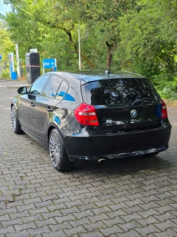 Gebraucht BMW 116 116 PS (85 kW) 2010 Schwarz Kleinwagen