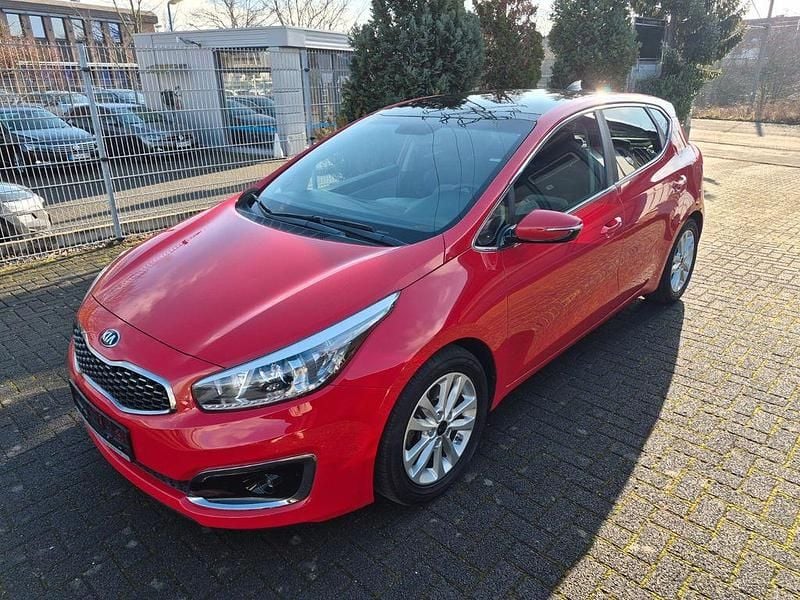 Gebraucht Kia Ceed 135 PS (99 kW) 2017 Rot Kleinwagen