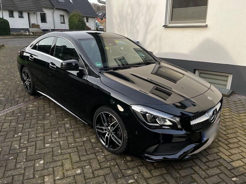 Schwarz Gebraucht 2017 Mercedes CLA200 AMG line Coupé | 21.300 € (Fairer Preis) - Bild 1/4