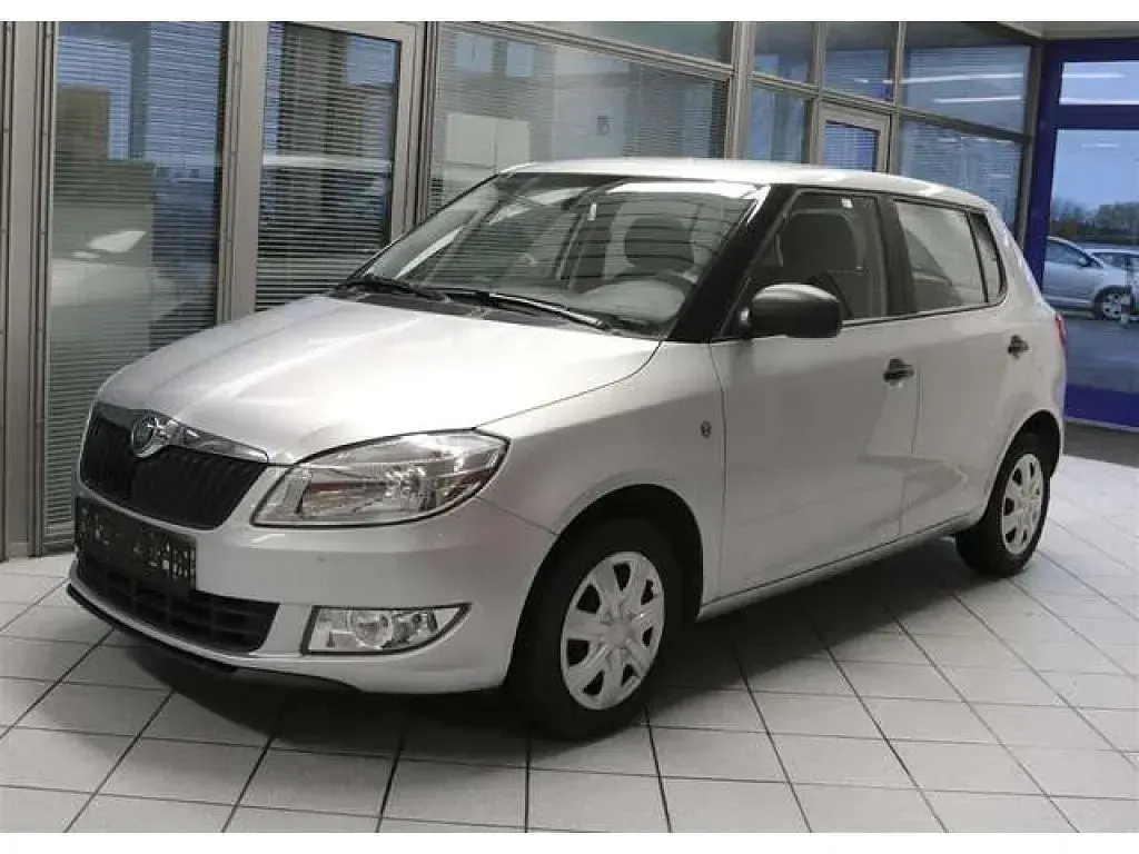 Gebraucht Skoda Fabia 86 PS (63 kW) 2012 Reflexsilbermet. (metallic) Kleinwagen