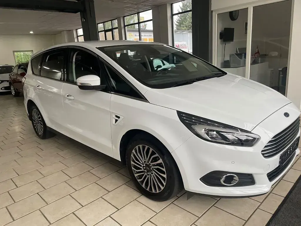 Używany Ford S-MAX Titanium 241 KM (177 kW) 2019 Biały Minivan
