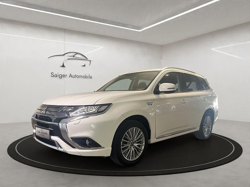 Weiß Gebraucht 2019 Mitsubishi Outlander P-HEV SUV | 16.990 € (Guter Preis) - Bild 1/4