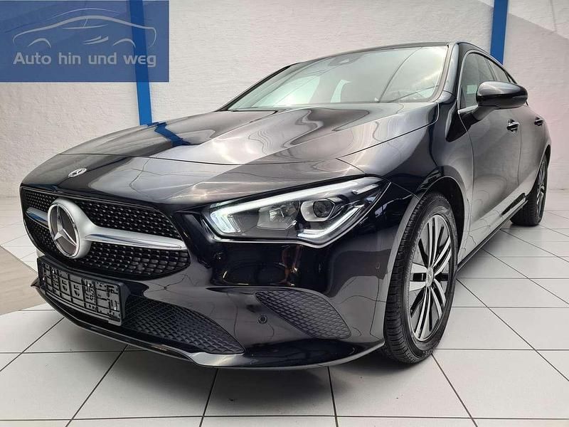 Nachtschwarz unilack Gebraucht 2022 Mercedes CLA200 Shooting Brake Kombi | 25.900 € (Fairer Preis) - Bild 1/4