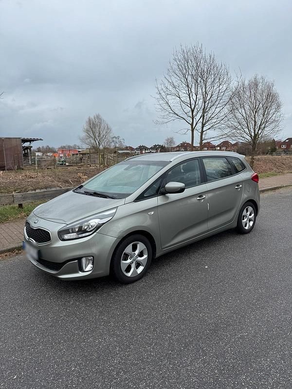 Gebraucht Kia Carens 135 PS (99 kW) 2014 Silber Van / Kleinbus