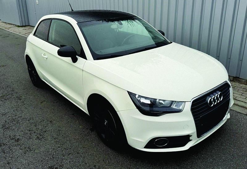 Weiß Gebraucht 2011 Audi A1 Attraction Kleinwagen | 6.750 € - Bild 1/4