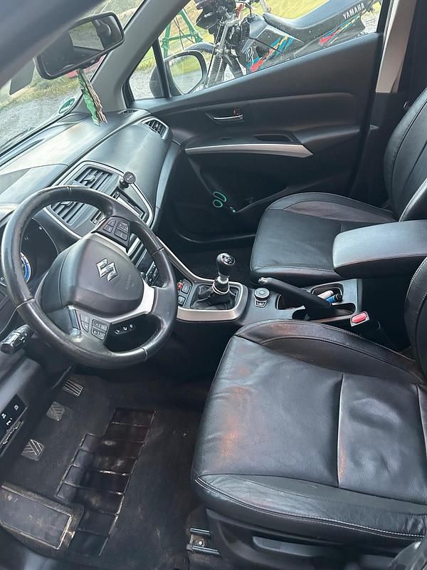 Gebraucht Suzuki SX4 128 PS (94 kW) 2014 Grau Limousine