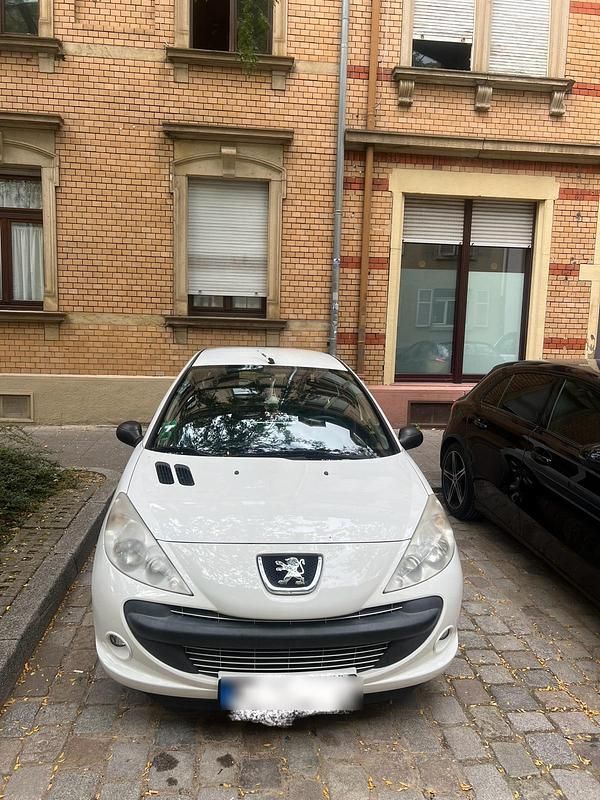 Weiß Gebraucht 2009 Peugeot 206+ Kleinwagen | 2.800 € (Fairer Preis) - Bild 1/4