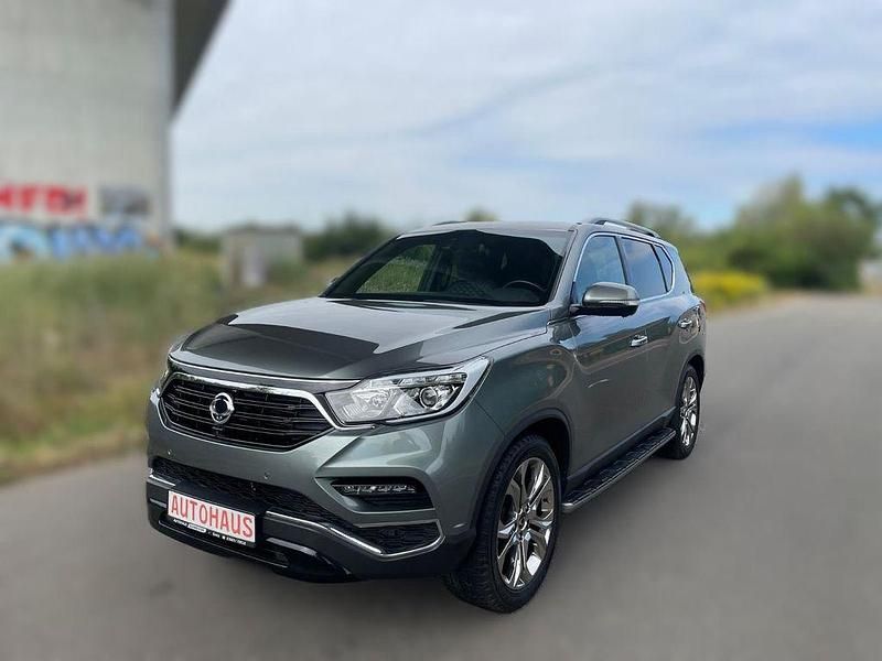 Grau Gebraucht 2019 Ssangyong (KGM) Rexton Sapphire SUV | 22.790 € - Bild 1/4