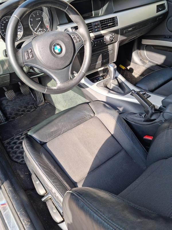 Gebraucht BMW 320 2010 Grau Coupé