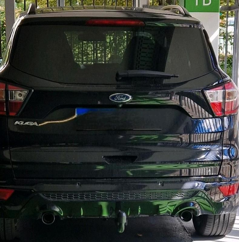 Gebraucht Ford Kuga ST-Line 150 PS (110 kW) 2018 Schwarz SUV