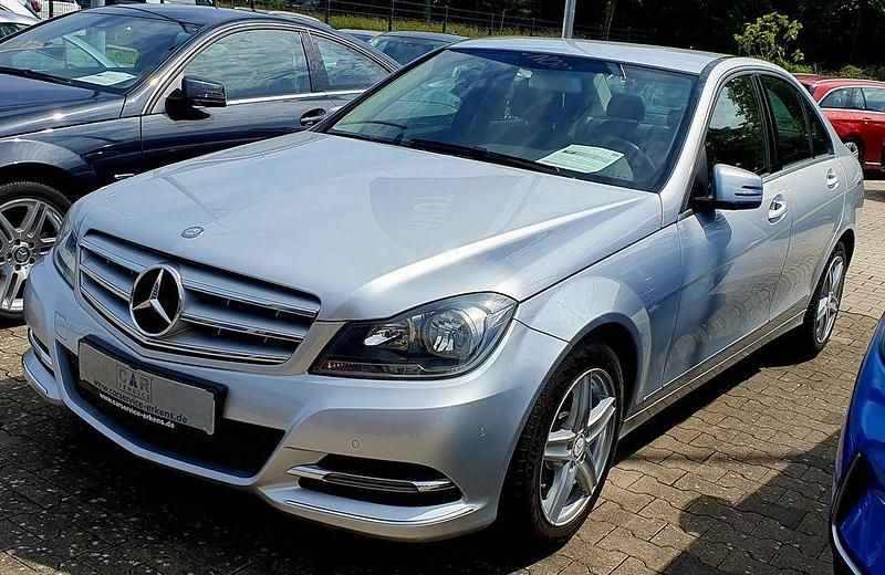 Silber Gebraucht 2013 Mercedes C180 Limousine | 12.210 € (Fairer Preis) - Bild 1/4
