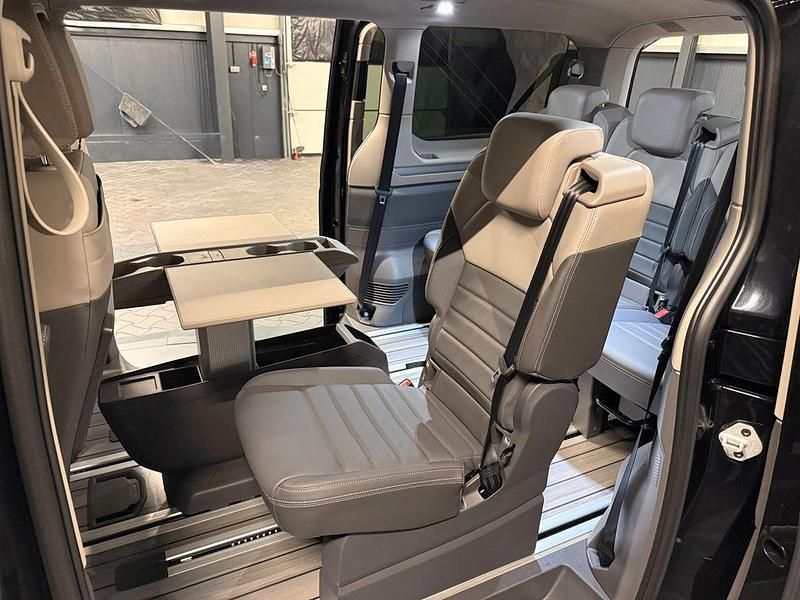 Gebraucht VW Multivan Style 150 PS (110 kW) 2024 Deep black perleffekt Van