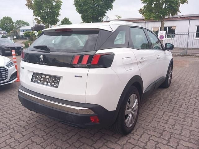 Schneeweiß schneeweiß schneeweiß Gebraucht 2017 Peugeot 3008 Active SUV | 14.654 € (Etwas zu teuer) - Bild 1/4