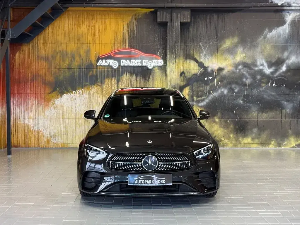 Gebraucht Mercedes E400 AMG line 330 PS (242 kW) 2022 Grau Limousine