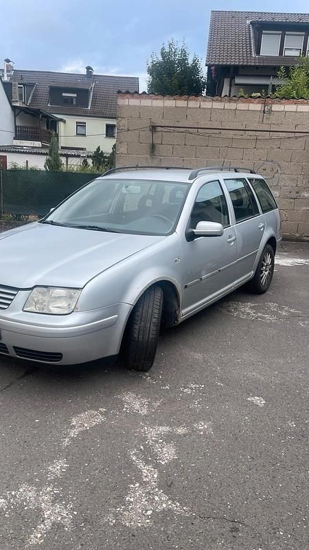Silber Gebraucht 2001 VW Bora Limousine | 300 € (Superpreis) - Bild 1/4