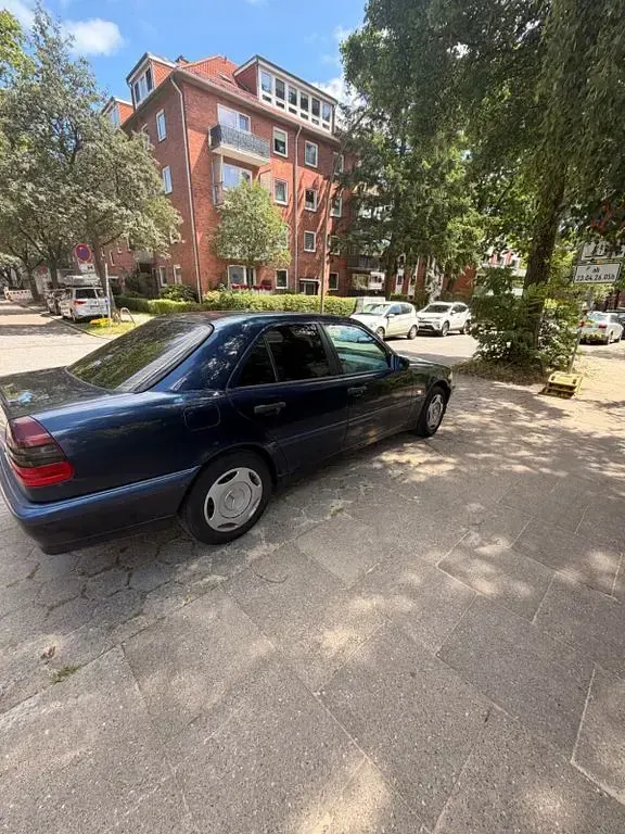 Gebraucht Mercedes C180 Classic 122 PS (89 kW) 1998 Blau Limousine