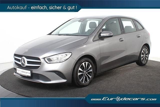 Grau Gebraucht 2021 Mercedes B180 Van / Kleinbus | 19.500 € (Guter Preis) - Bild 1/4