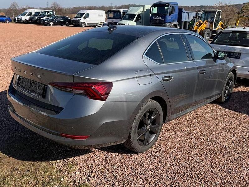 Gebraucht Skoda Octavia Style 116 PS (85 kW) 2021 Graphitegrau metallic Limousine