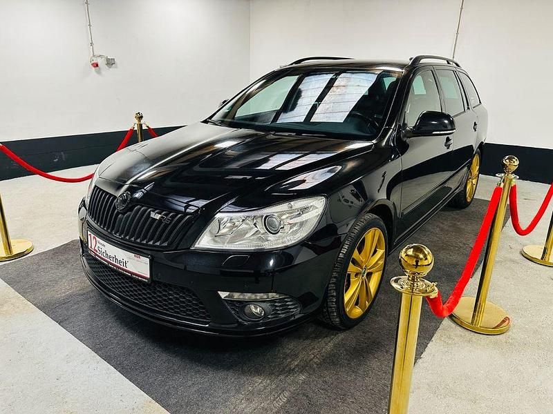 Schwarz Gebraucht 2010 Skoda Octavia RS Kombi | 8.800 € (Fairer Preis) - Bild 1/4