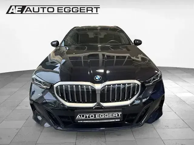 Gebraucht BMW 520 M Sport 197 PS (144 kW) 2024 Schwarz Kombi