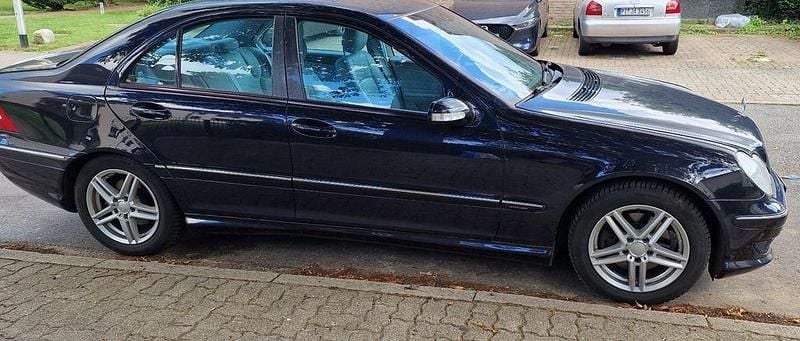 Blau Gebraucht 2001 Mercedes 320 Avantgarde Limousine | 6.500 € - Bild 1/4