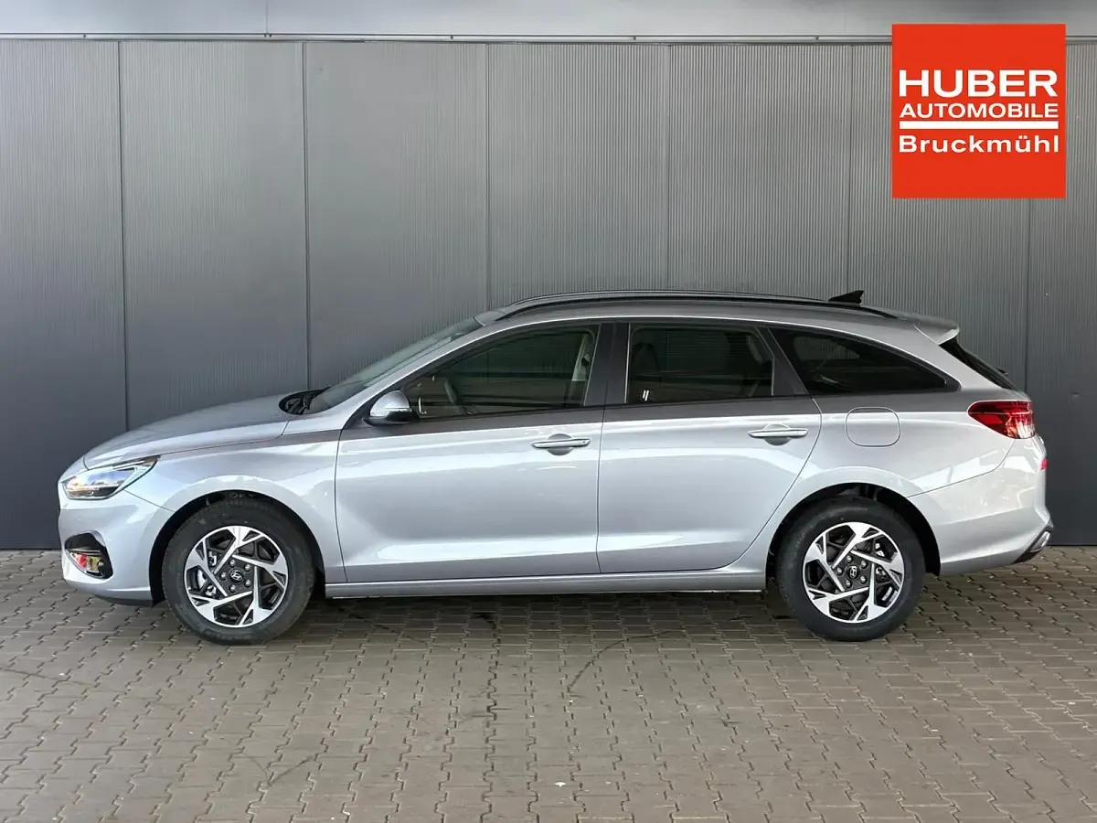 Neu Hyundai i30 Comfort 101 PS (74 kW) 2025 Shimmering silver Kombi