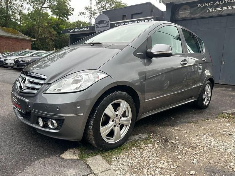 Grau Gebraucht 2010 Mercedes A200 Avantgarde Limousine | 7.900 € (Teuer) - Bild 1/4