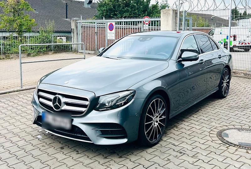 Gebraucht Mercedes E220 AMG line 194 PS (142 kW) 2016 Grau Limousine