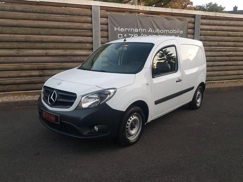 Weiß Gebraucht 2019 Mercedes Citan 109 Van / Kleinbus | 7.990 € (Fairer Preis) - Bild 1/4