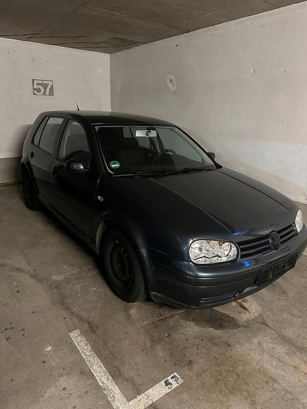 Schwarz Gebraucht 2002 VW Golf IV Kleinwagen | 500 € (Superpreis) - Bild 1/4