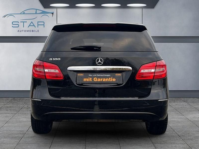 Gebraucht Mercedes B180 122 PS (89 kW) 2014 Schwarz Van / Kleinbus